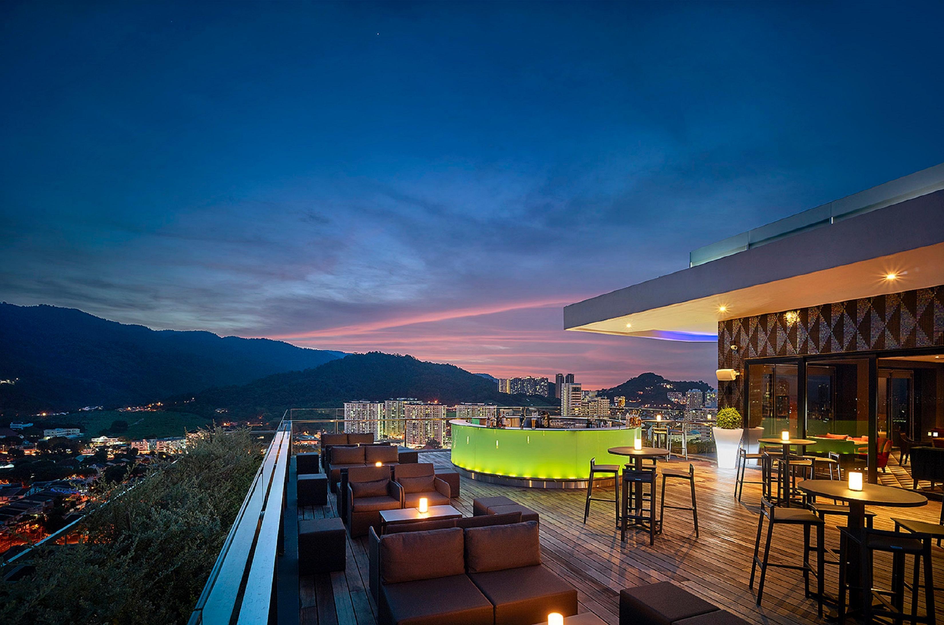 فندق جي كيلاوي Tanjung Tokong المظهر الخارجي الصورة Sky Bar