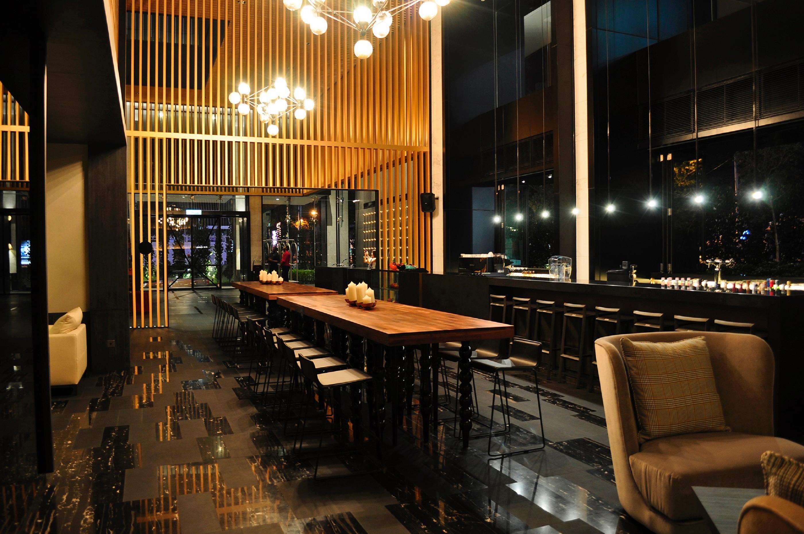 فندق جي كيلاوي Tanjung Tokong المظهر الخارجي الصورة The bar at the 101 Skybar