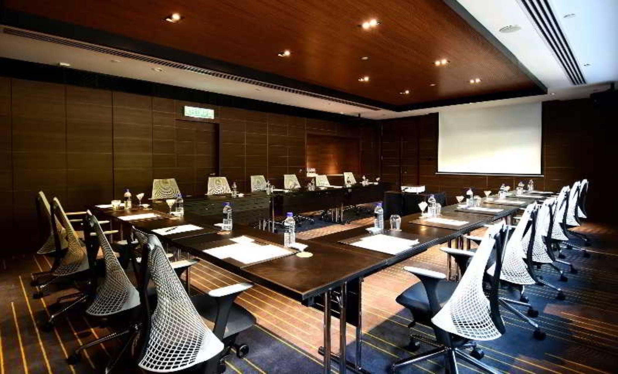 فندق جي كيلاوي Tanjung Tokong المظهر الخارجي الصورة The meeting room of the International Criminal Court