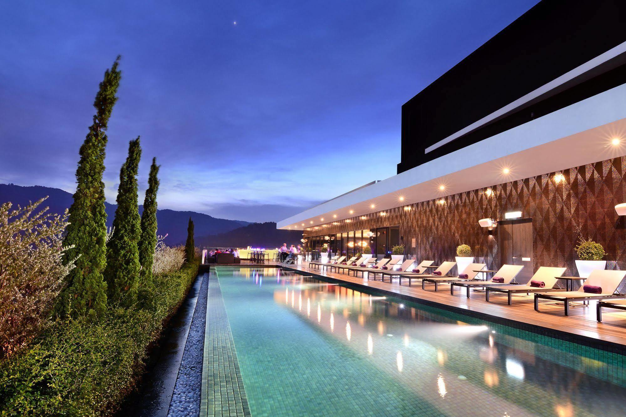 فندق جي كيلاوي Tanjung Tokong المظهر الخارجي الصورة The swimming pool at the hotel